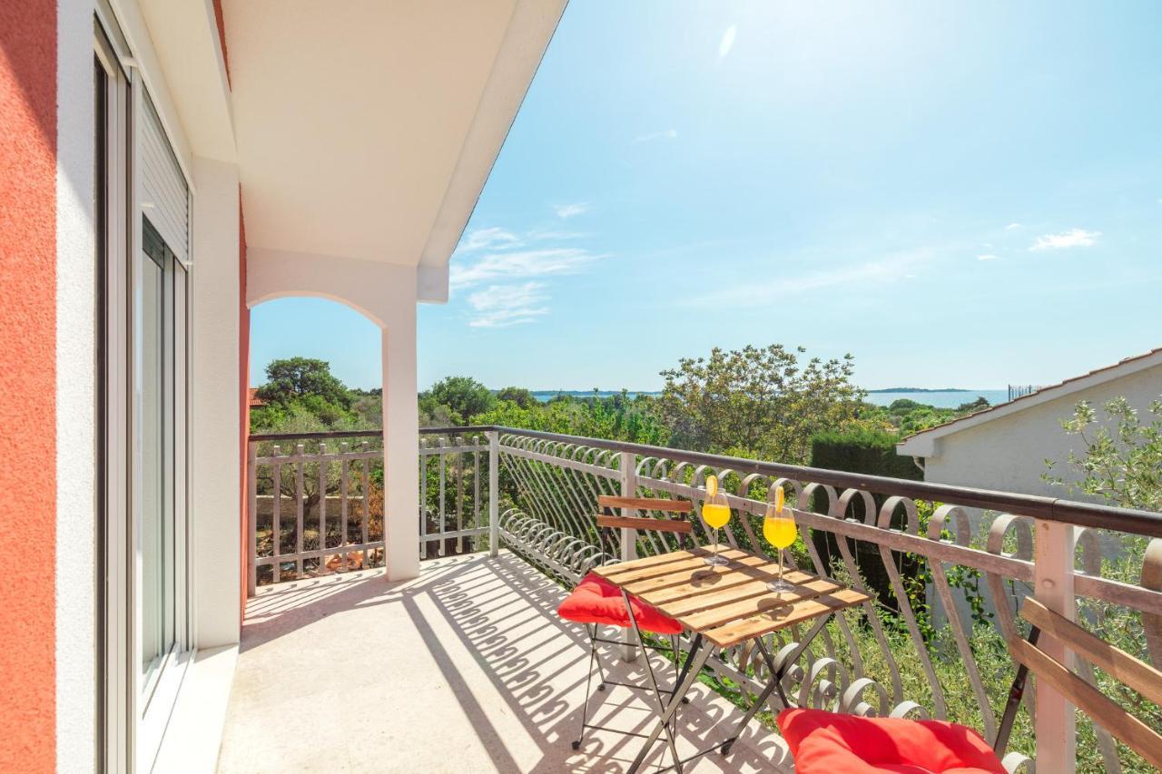 Villa Polion Peroj Luaran gambar