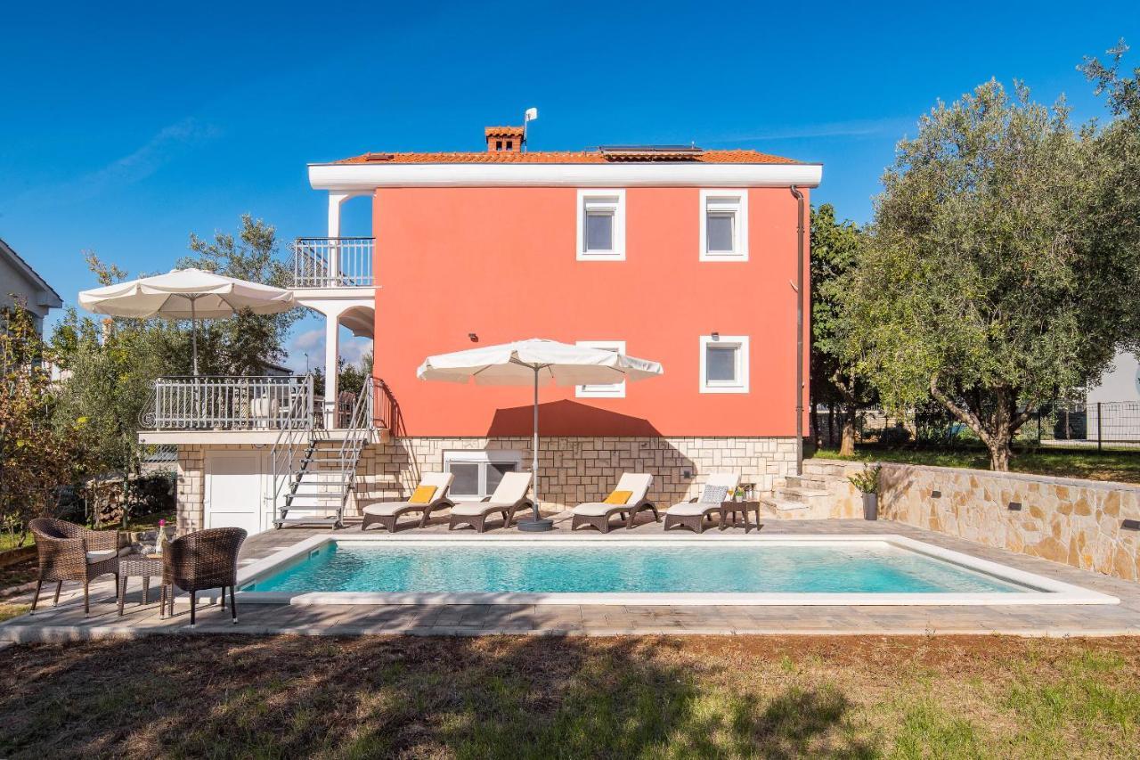 Villa Polion Peroj Luaran gambar