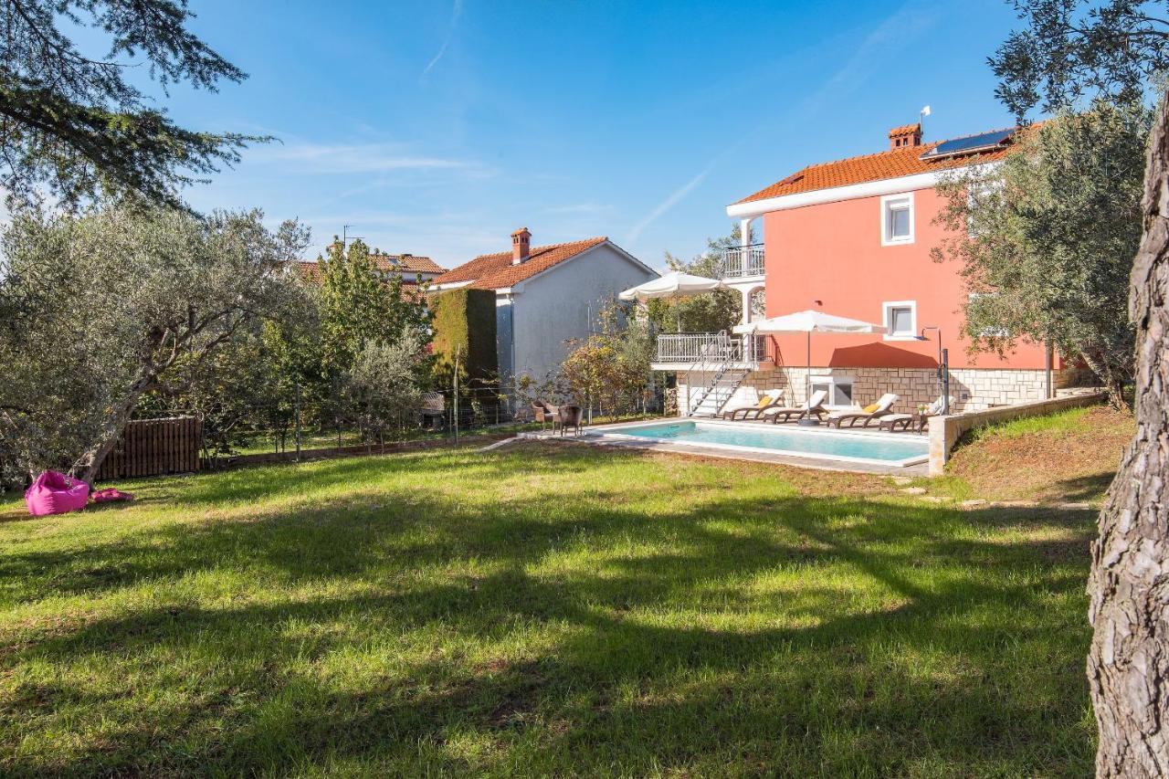 Villa Polion Peroj Luaran gambar